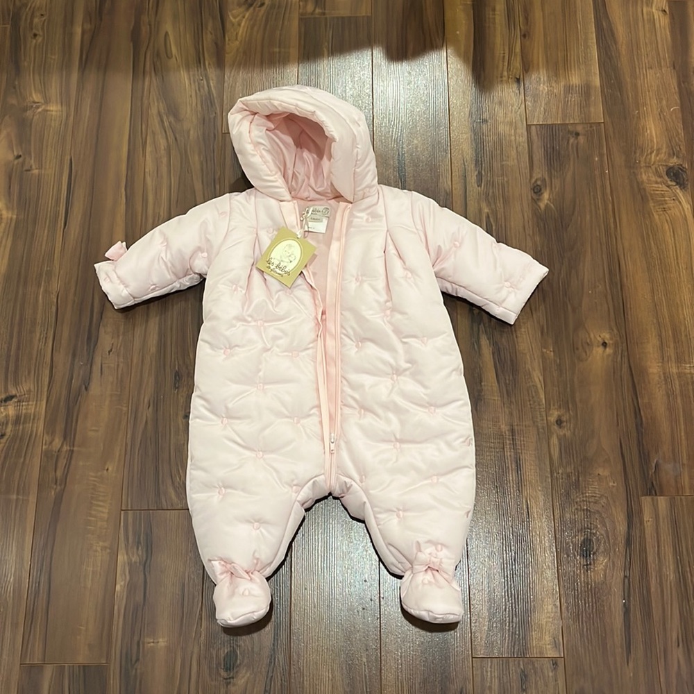 “Les bebes” Never worn with tags baby pink snowsuit size 6 months